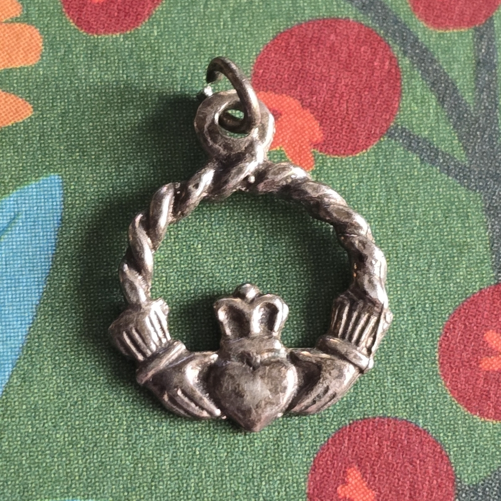 Claddagh charm pendant Sterling Silver 925 circle irish ireland celtic jewelry